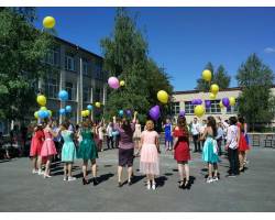 Урочисте вручення свідоцтв дев’ятикласникам Нововодолазького НВК