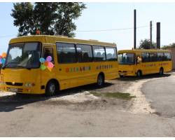 Для учнів Нововодолазької громади придбали 2 шкільних автобуси