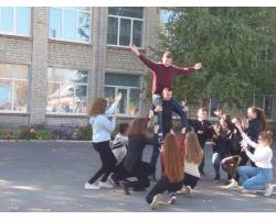 Dance challenge (танцювальний виклик) у Нововодолазькому ліцеї #2